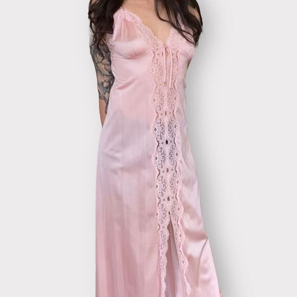 70’s Pastel Pink Lace Detailed Robe & Nightgown by Tom Bezduda for Barad Co. - Picture 5 of 13